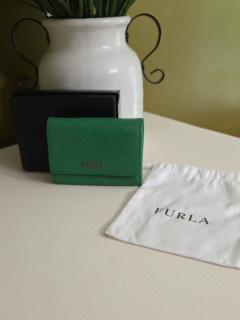 Furla Green Credit Card Leather Compact with Gold Logo - Picture 11 of 11